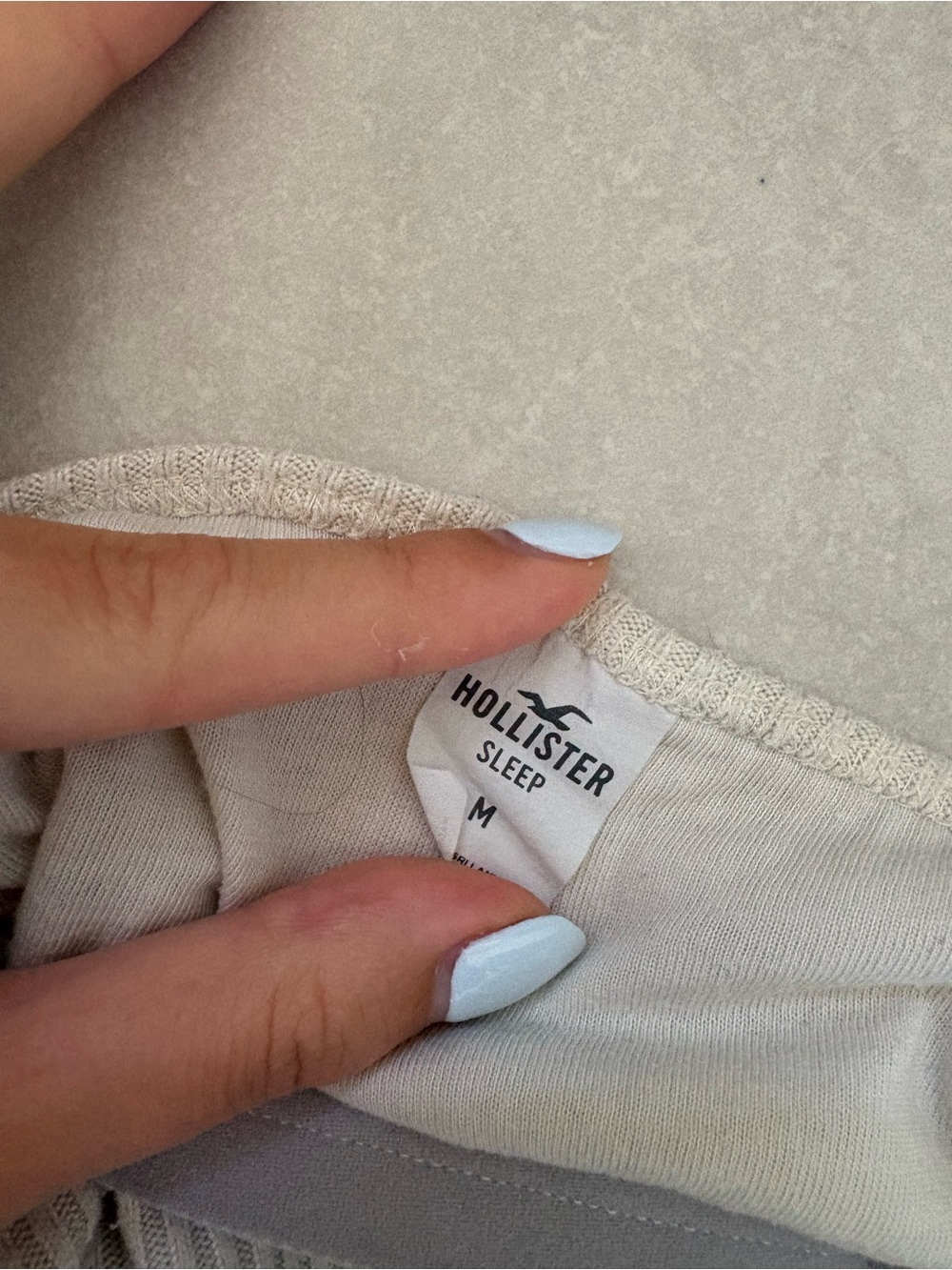 Hollister Ribbed Cream Cropped Tank Top - Picture 3 of 4
